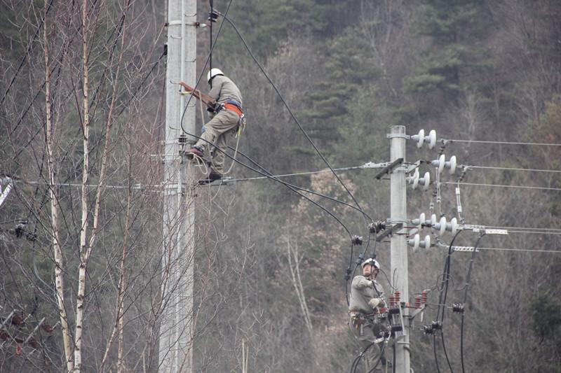 陜西地電留壩供電分公司：實施農(nóng)石線、索道線分網(wǎng)改造