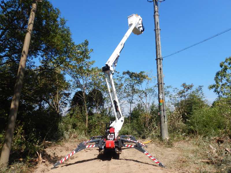 國網寧?？h供電公司引進履帶式絕緣斗臂車 助推”無感停電“體系建設