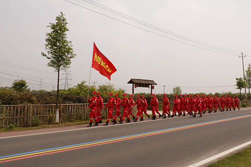 中國安能第二工程局常州分公司搶險(xiǎn)救援大隊(duì)黨日活動(dòng)上演拉練與黨史教育“二重奏”