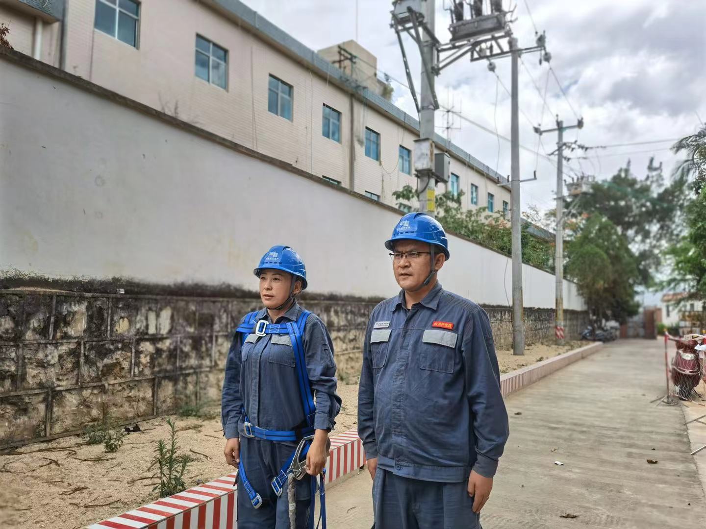 臨滄云縣供電局黨員帶頭開展崗評，促員工技能快速提升