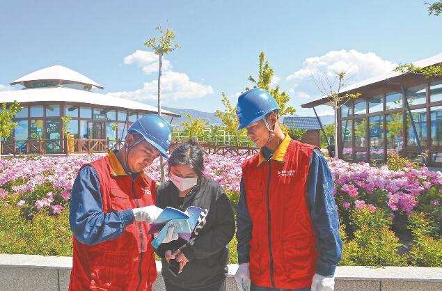 花海景區(qū)迎客 特巡線路保電