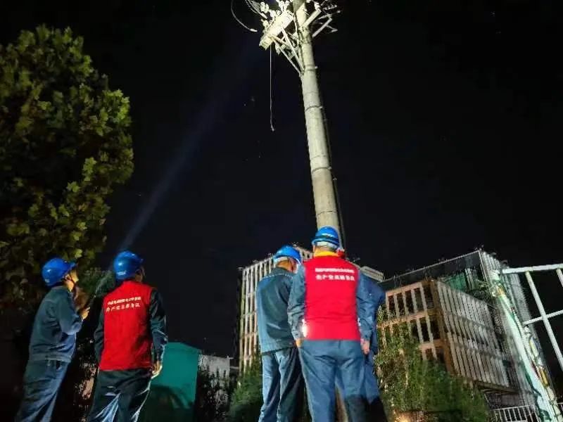 國網(wǎng)韓城供電公司全力應對強降雨深夜“鏖戰(zhàn)”送光明