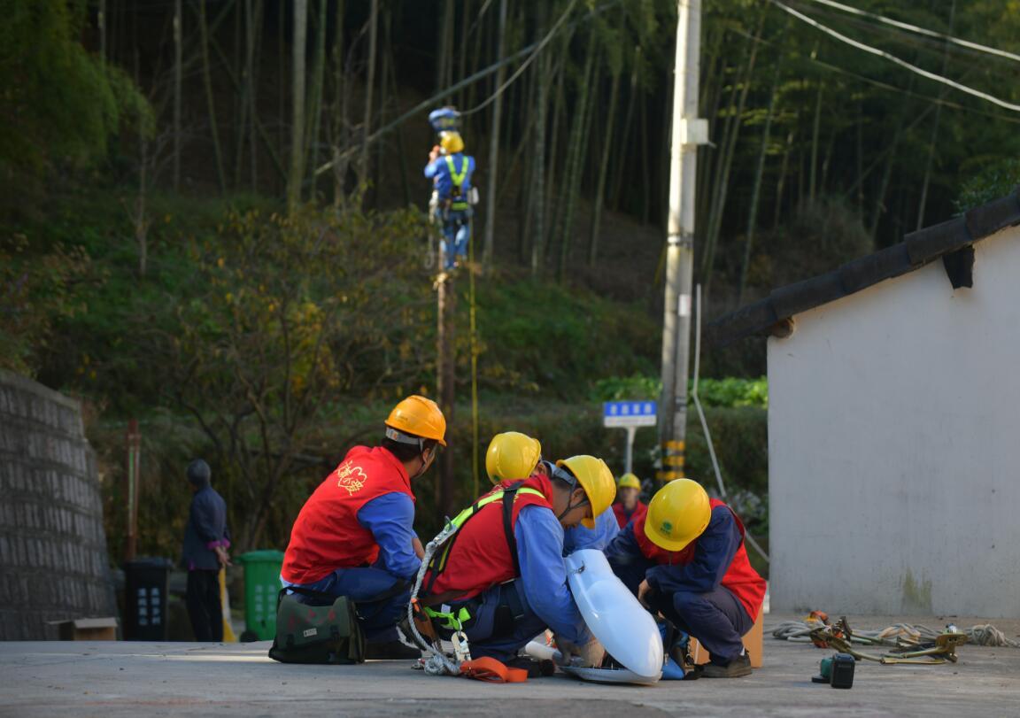 國網(wǎng)余姚市供電公司：80盞路燈點亮革命老區(qū)鄉(xiāng)村路