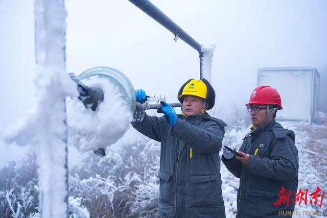 國網永州供電公司開展線路融冰 積極應對雨雪保電網安全