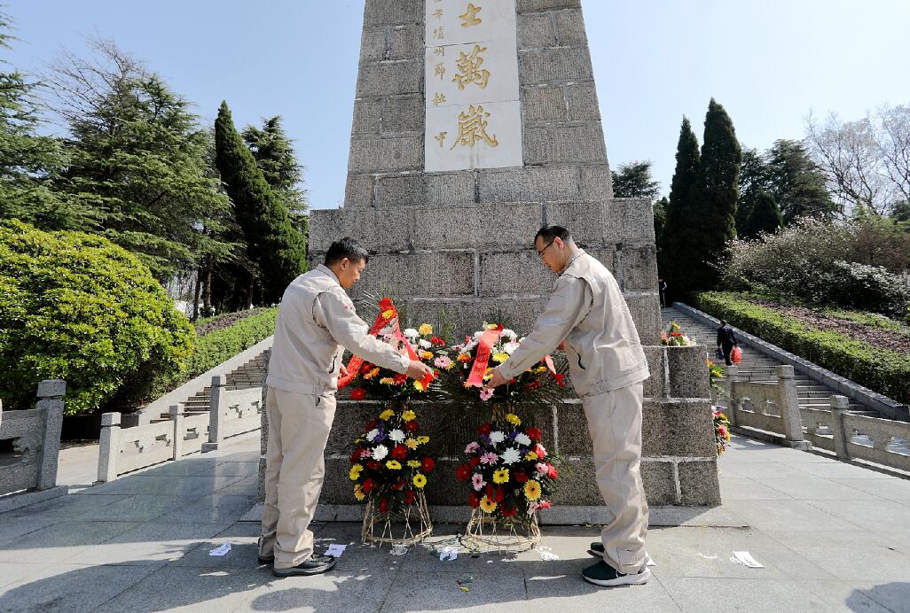 大唐環(huán)境特許經(jīng)營(yíng)分公司開(kāi)展紅色清明祭掃活動(dòng)