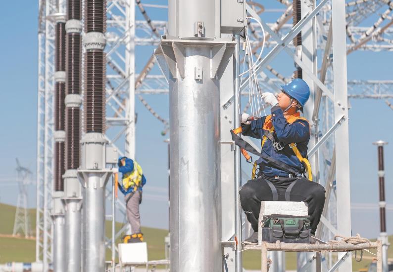 蒙東錫盟江蘇能源烏拉蓋電廠、華電白音華金山電廠500千伏送出工程全線貫通