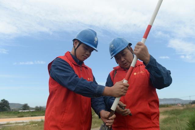 國網(wǎng)汝州市供電公司優(yōu)質(zhì)服務保障農(nóng)民秋種用電無憂