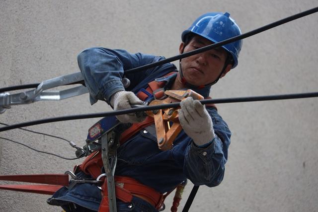 貴州興義供電局優(yōu)質(zhì)服務(wù)文旅城市基礎(chǔ)設(shè)備建設(shè)