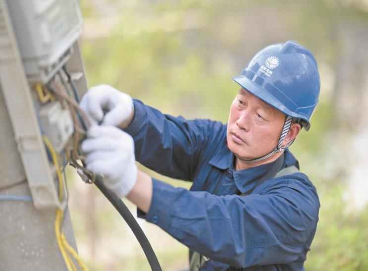 賈立杰：扎根太行山區(qū)服務(wù)村民用好電